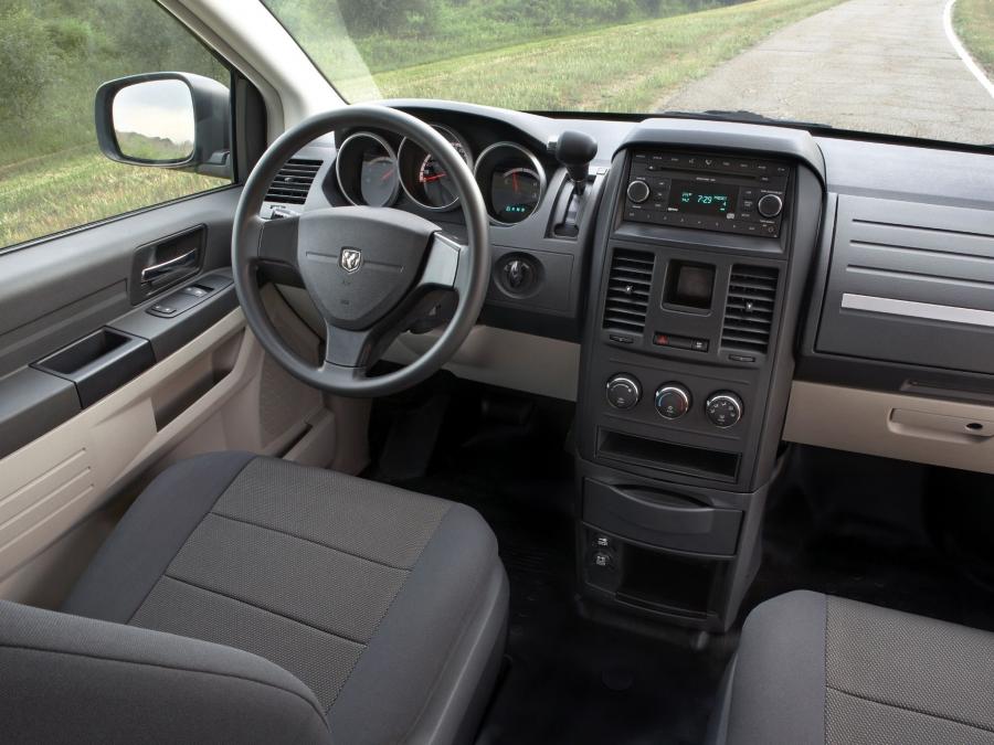  Dodge Grand Caravan Cargo Van 2007 года  (фото 6 из 9)